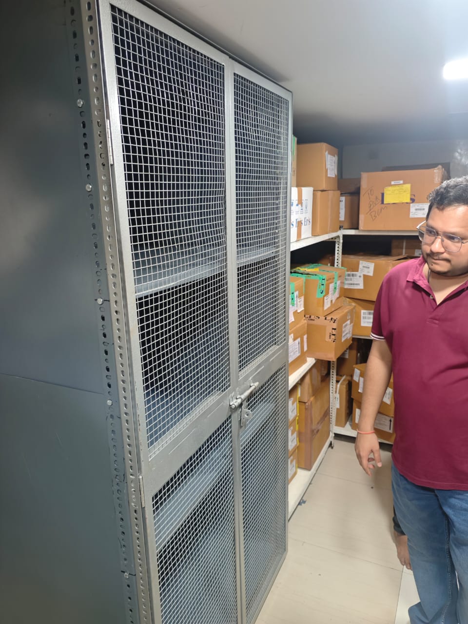 Storage racks Use in medical store